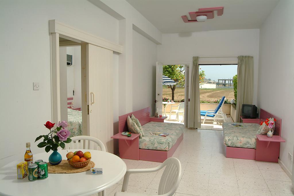 Sunbay Apartments Pyla Exteriör bild